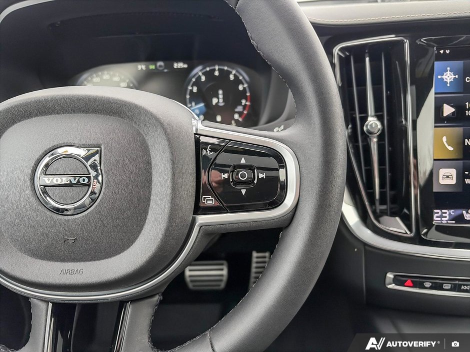 2022 Volvo S60 R-Design-15