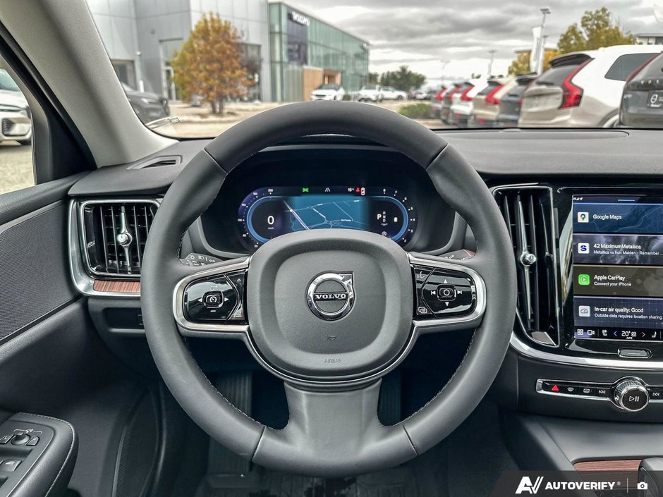 2024 Volvo S60 Plus Dark Theme-13