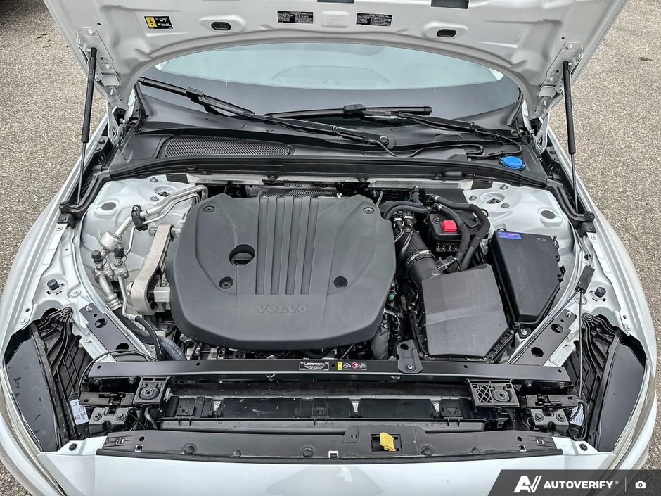 2024 Volvo S60 Plus Dark Theme-6