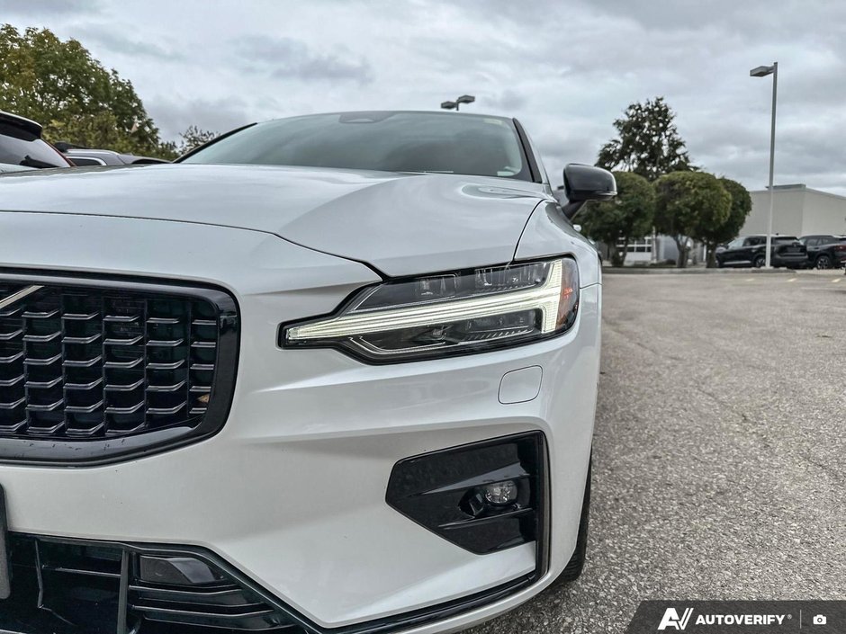 2024 Volvo S60 Plus Dark Theme-10