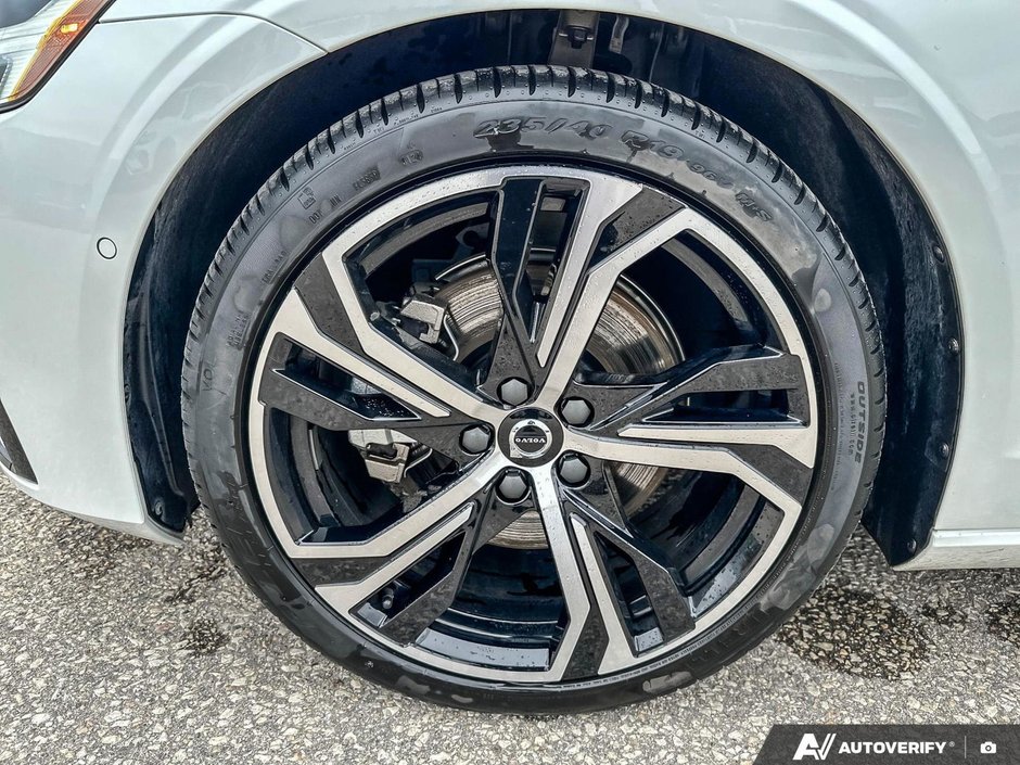 2024 Volvo S60 Plus Dark Theme-8