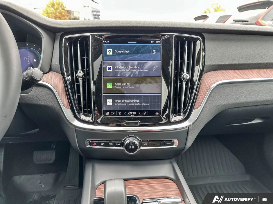 2024 Volvo S60 Plus Dark Theme-18