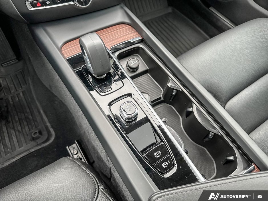 2024 Volvo S60 Plus Dark Theme-17