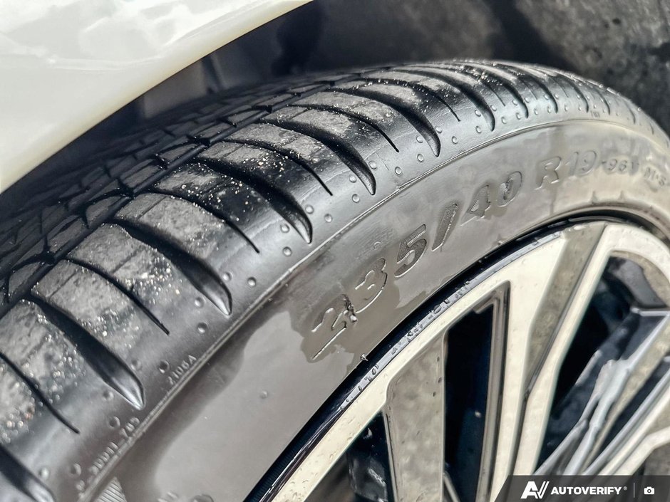 2024 Volvo S60 Plus Dark Theme-9