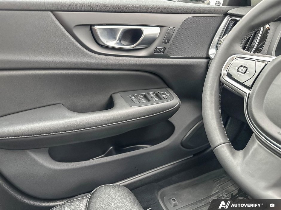 2024 Volvo S60 Plus Dark Theme-16