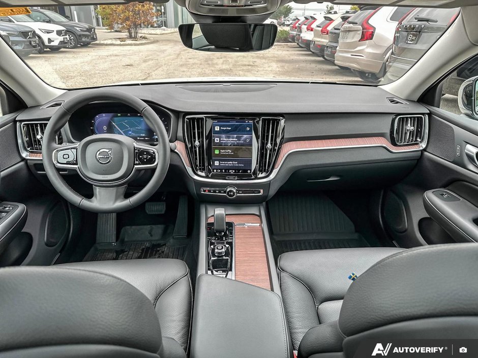 2024 Volvo S60 Plus Dark Theme-23