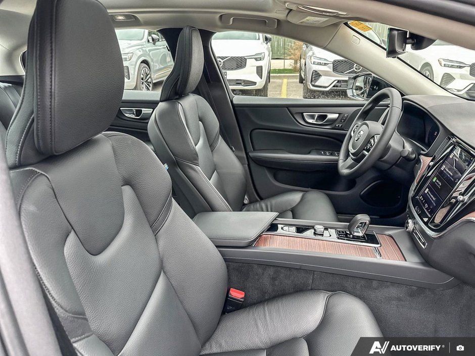 2024 Volvo S60 Plus Dark Theme-21