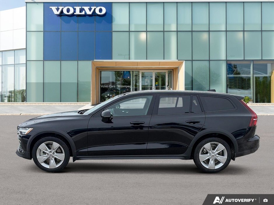 2025 Volvo V60 Cross Country Core-2