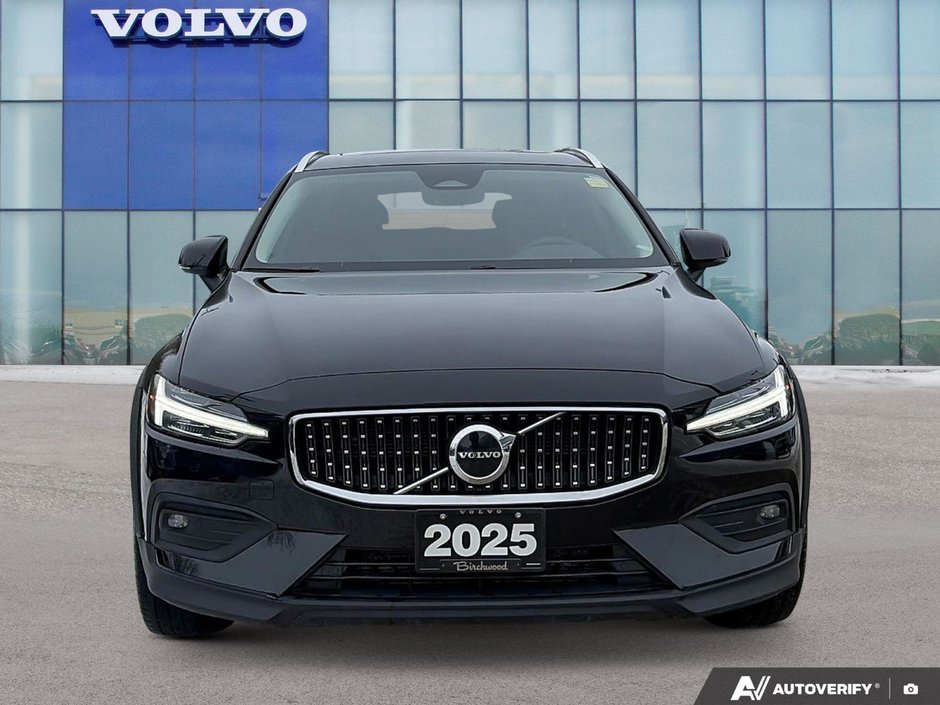 2025 Volvo V60 Cross Country Core-4