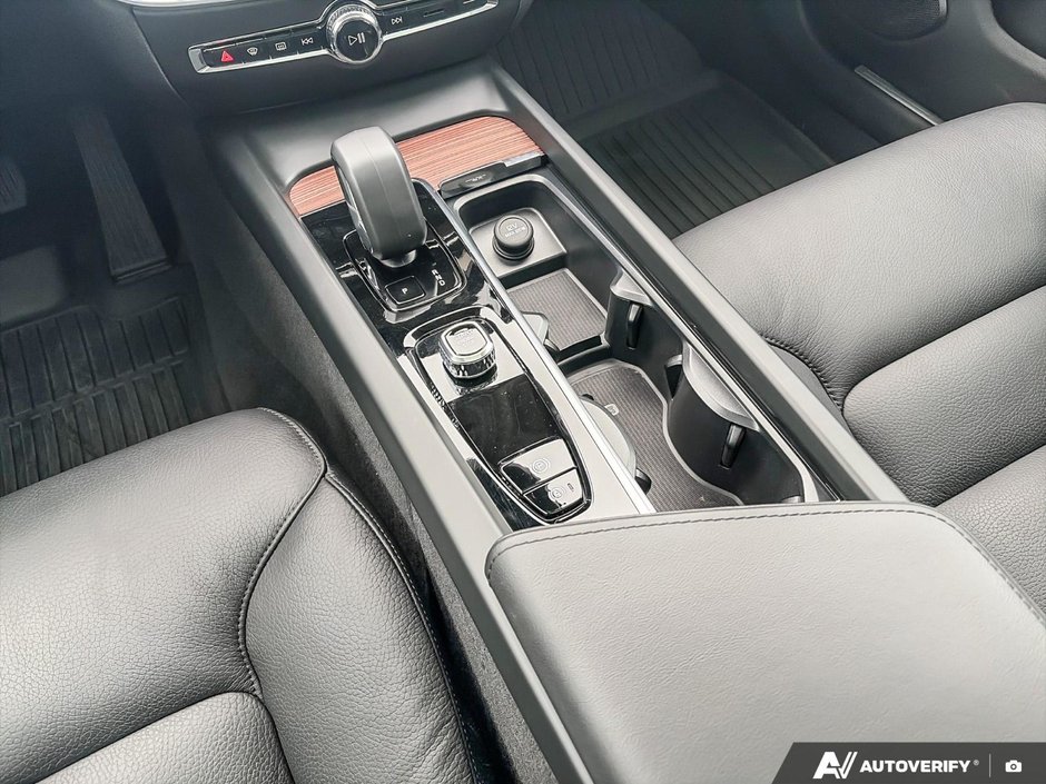 2025 Volvo V60 Cross Country Core-17