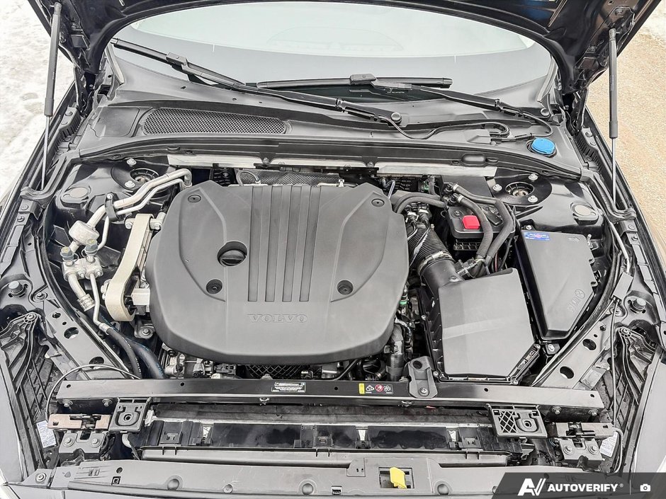 2025 Volvo V60 Cross Country Core-6