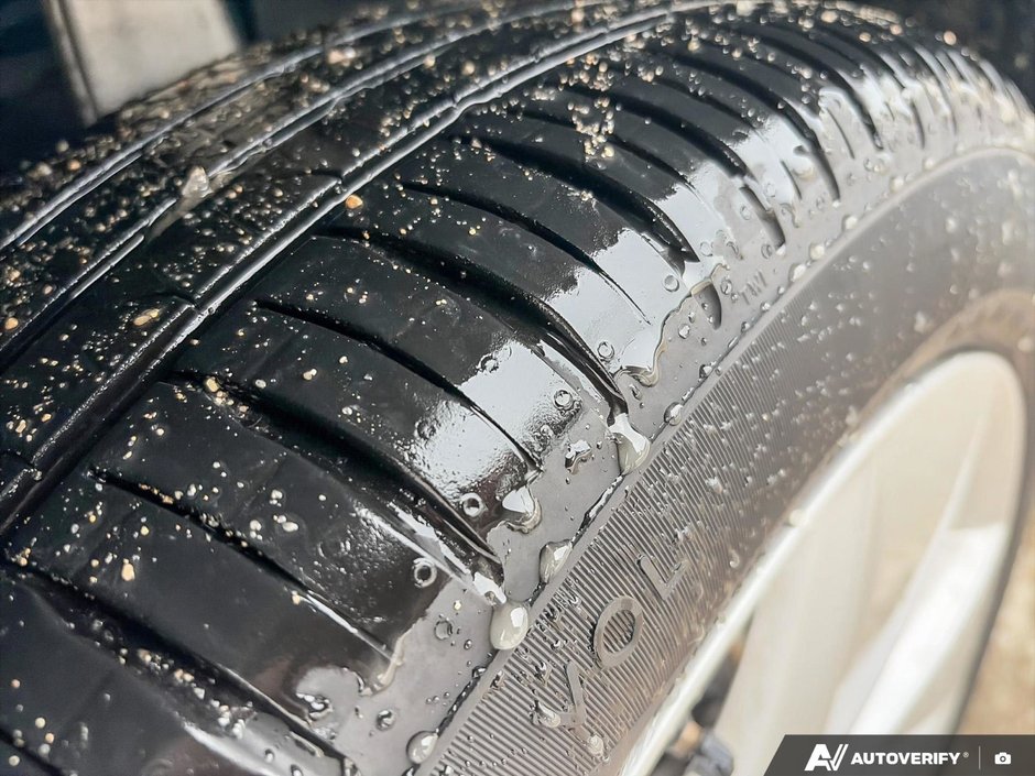 2025 Volvo V60 Cross Country Core-9