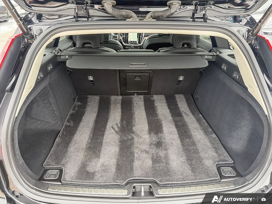 2025 Volvo V60 Cross Country Core-7