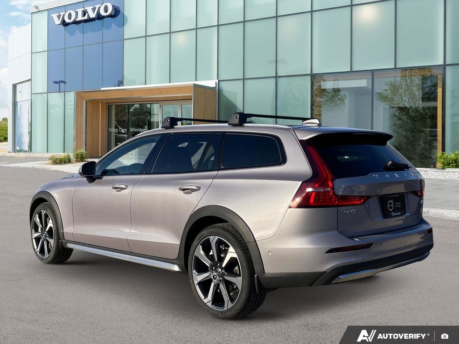 2026 Volvo V60 Cross Country Ultra-3
