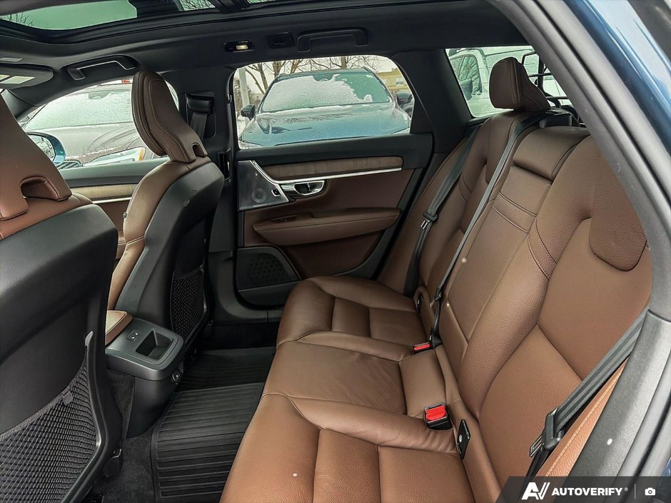 2022 Volvo V90 Cross Country B6 CC-22