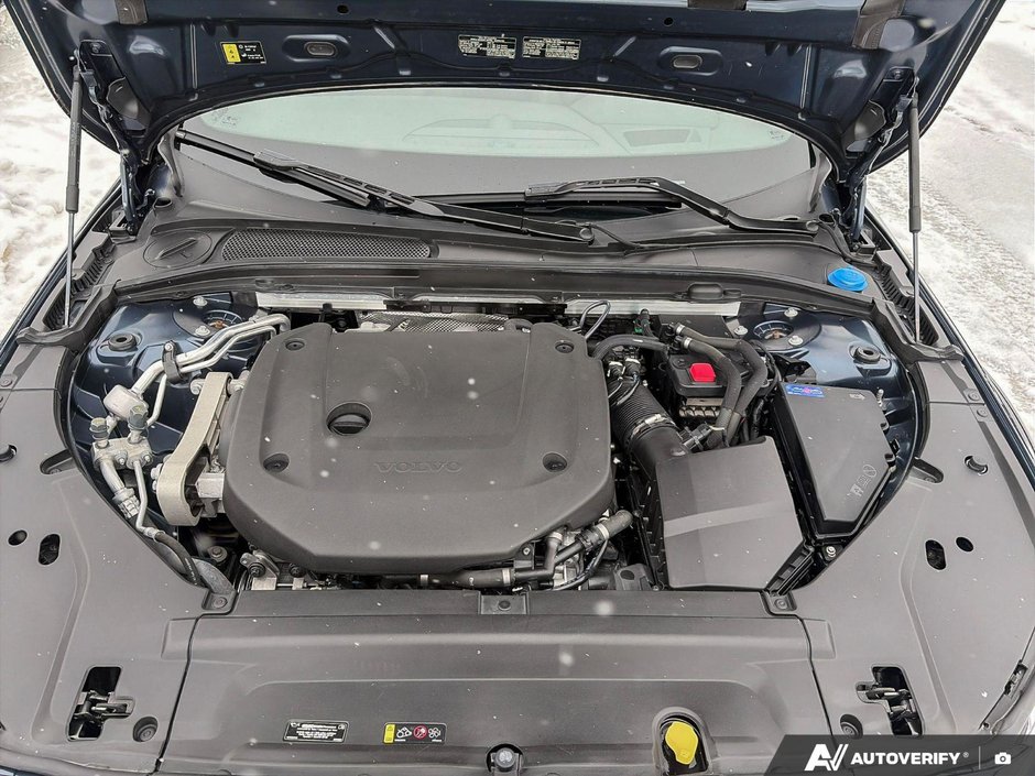 2022 Volvo V90 Cross Country B6 CC-6