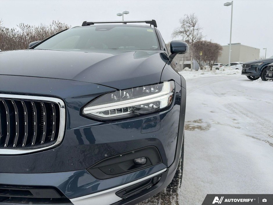 2022 Volvo V90 Cross Country B6 CC-10