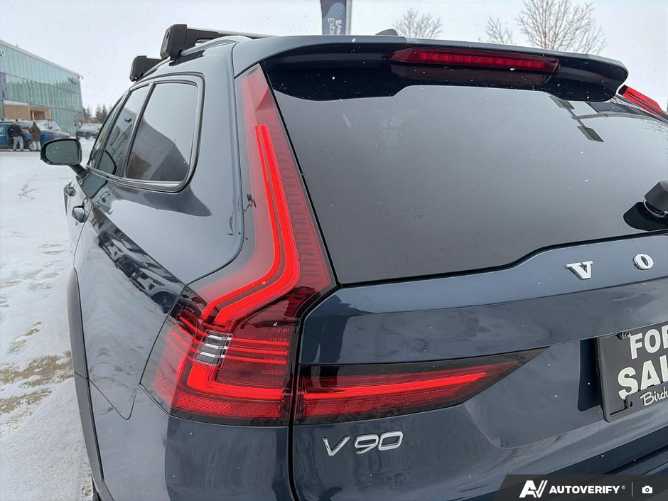 2022 Volvo V90 Cross Country B6 CC-11