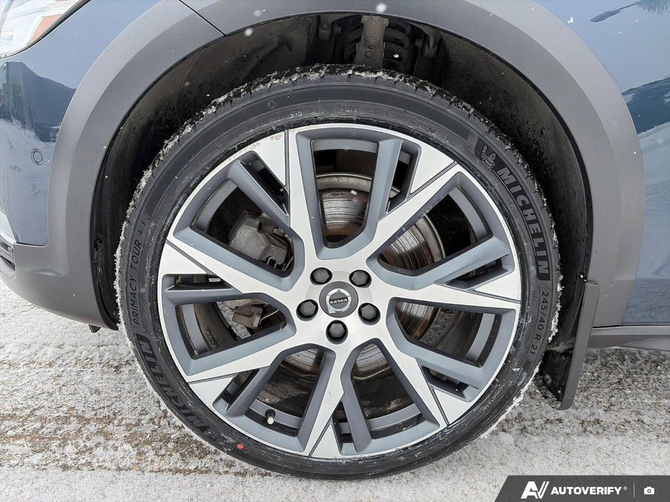 2022 Volvo V90 Cross Country B6 CC-8