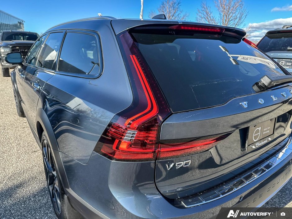 2026 Volvo V90 Cross Country Ultra-12