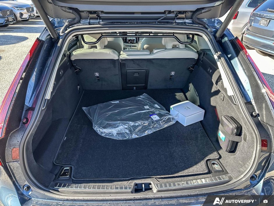 2026 Volvo V90 Cross Country Ultra-8