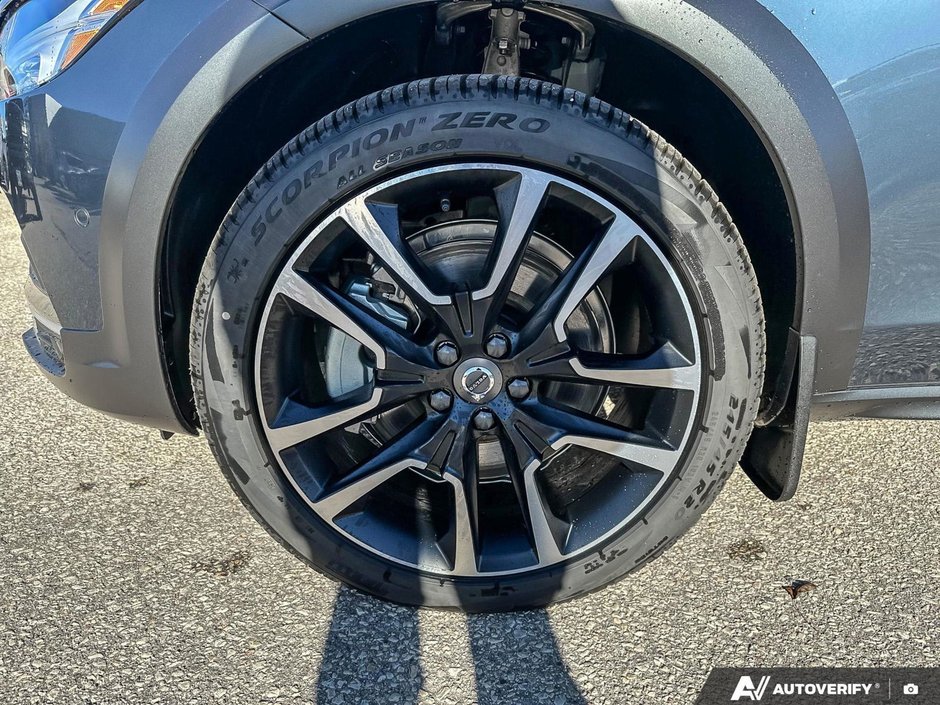 2026 Volvo V90 Cross Country Ultra-9