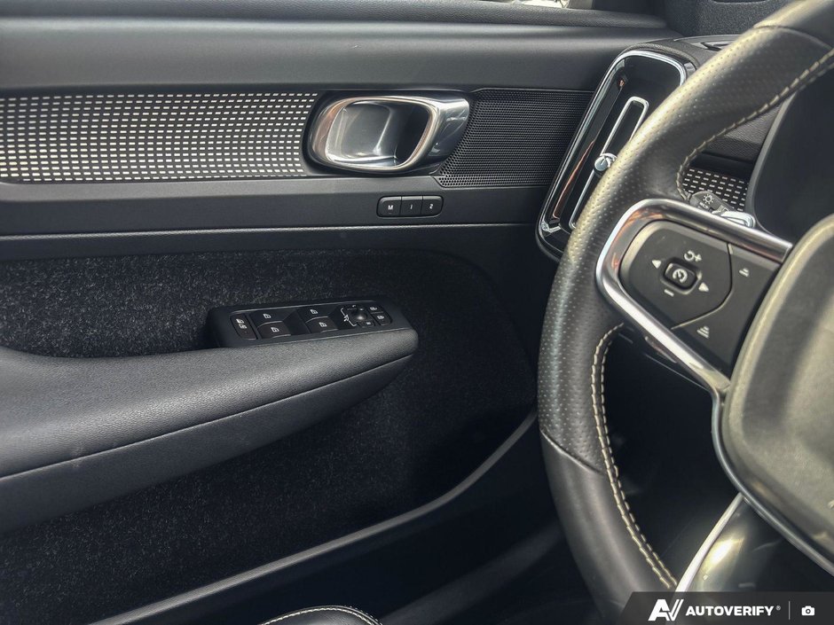 2020 Volvo XC40 R-Design-16