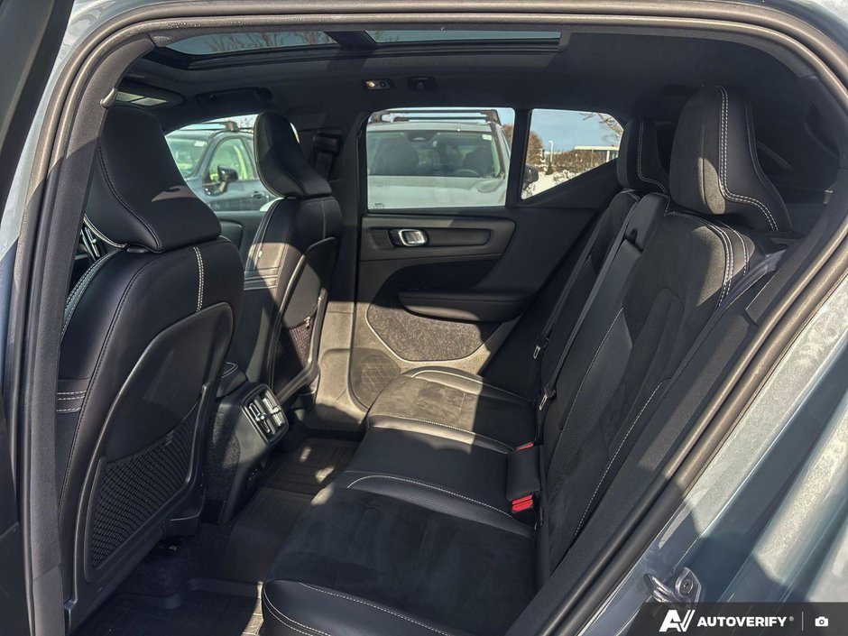 2020 Volvo XC40 R-Design-22