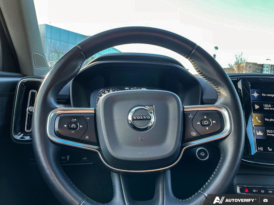 2020 Volvo XC40 Momentum-13