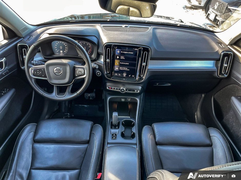 2020 Volvo XC40 Momentum-23