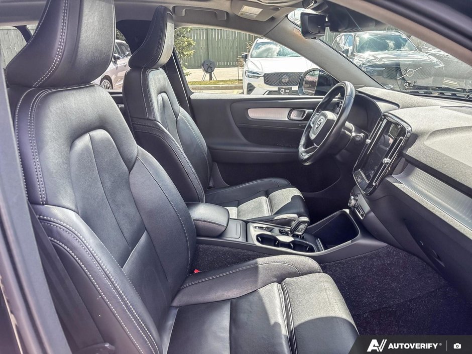 2020 Volvo XC40 Momentum-22