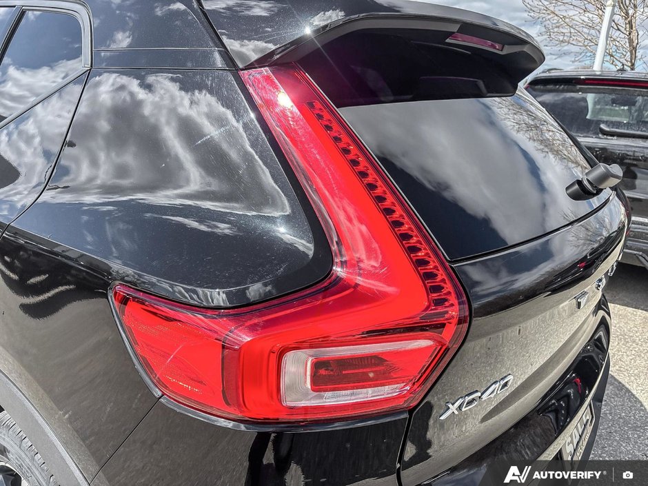 2020 Volvo XC40 Momentum-12