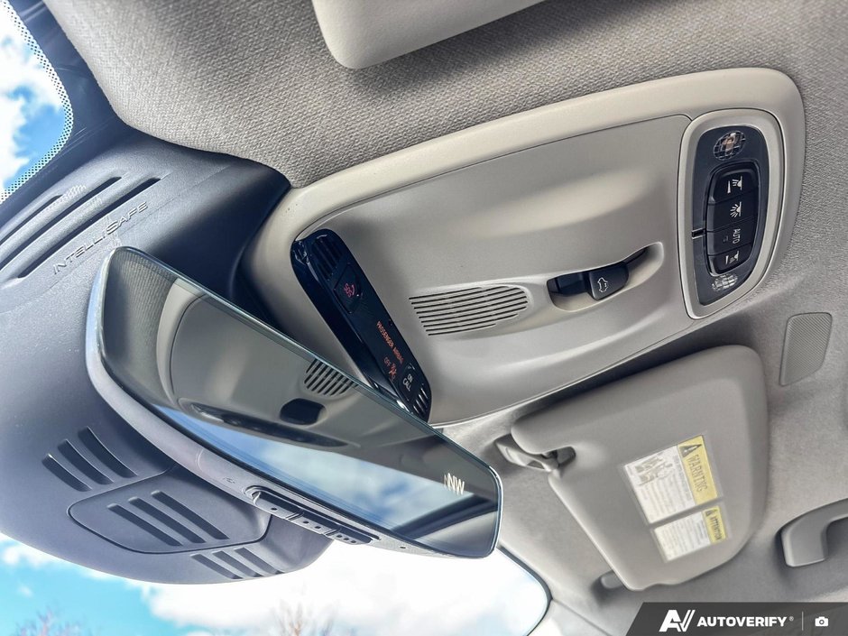 2020 Volvo XC40 Momentum-21