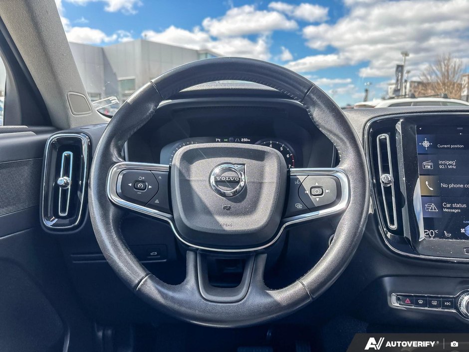 2020 Volvo XC40 Momentum-14