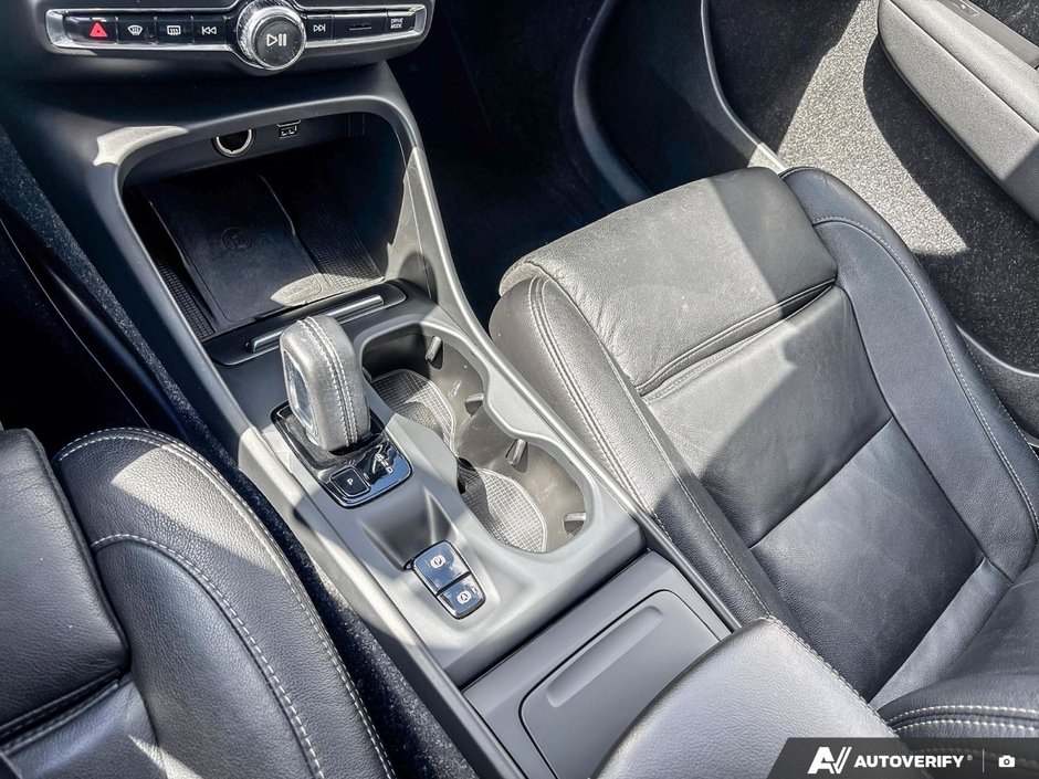 2020 Volvo XC40 Momentum-18