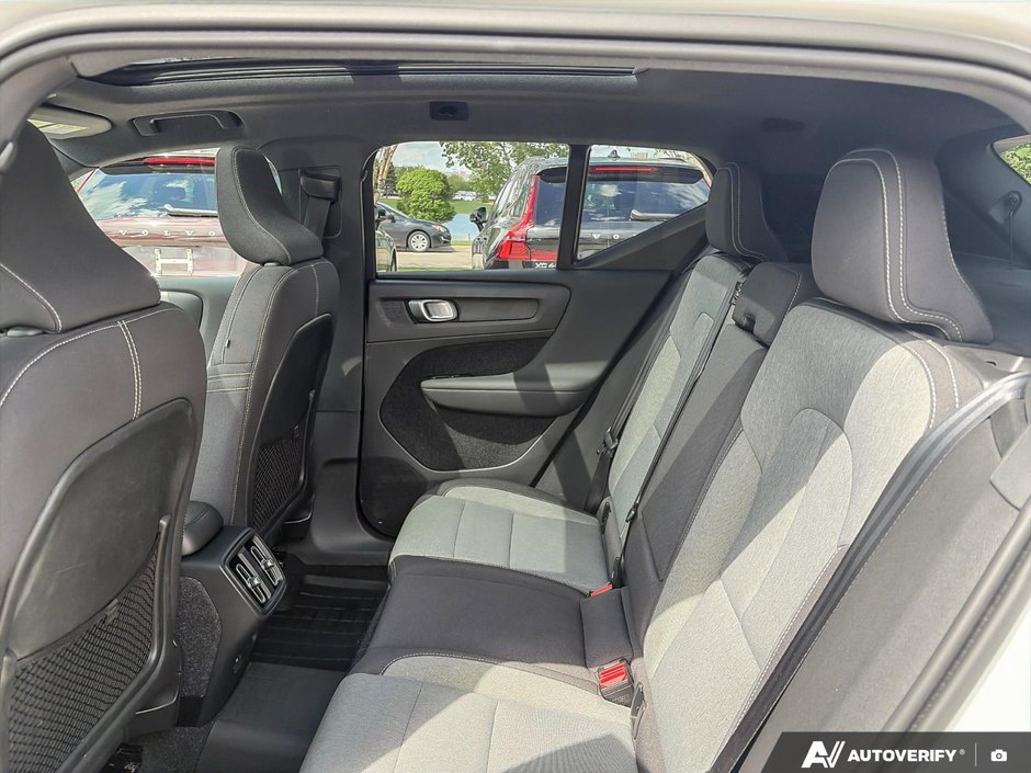 2021 Volvo XC40 Momentum-22
