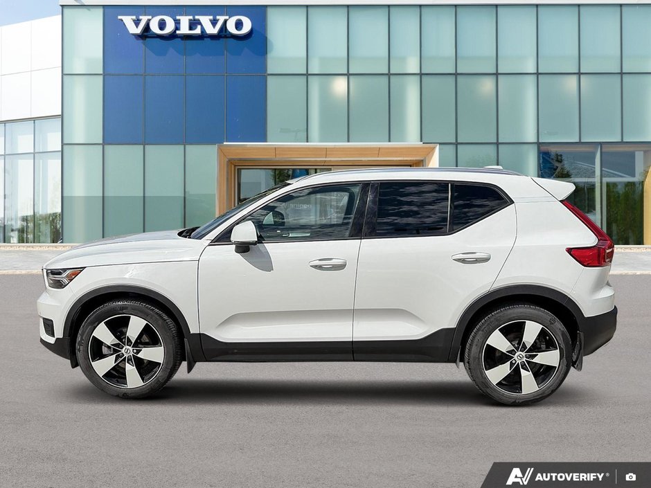 2021 Volvo XC40 Momentum-1