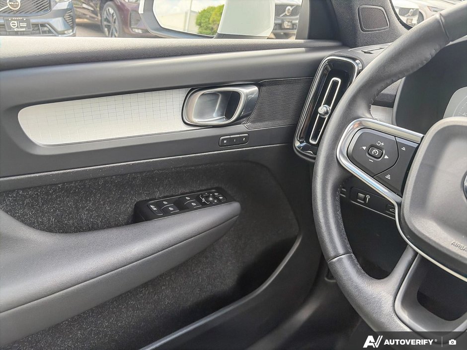 2021 Volvo XC40 Momentum-16