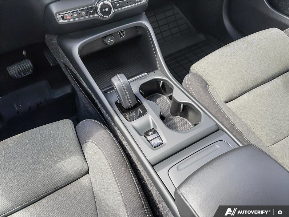 2021 Volvo XC40 Momentum-17