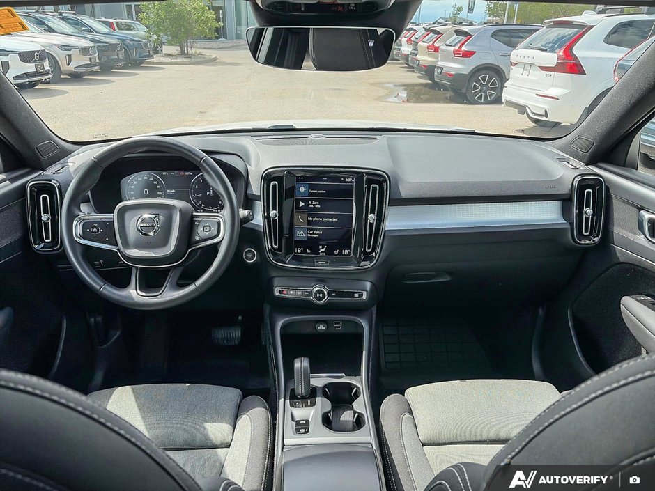 2021 Volvo XC40 Momentum-23