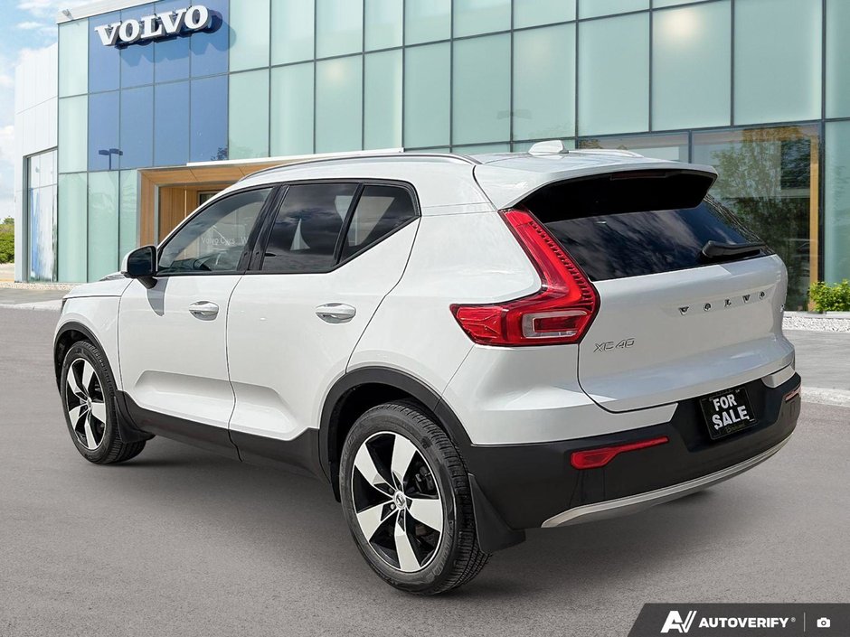 2021 Volvo XC40 Momentum-2