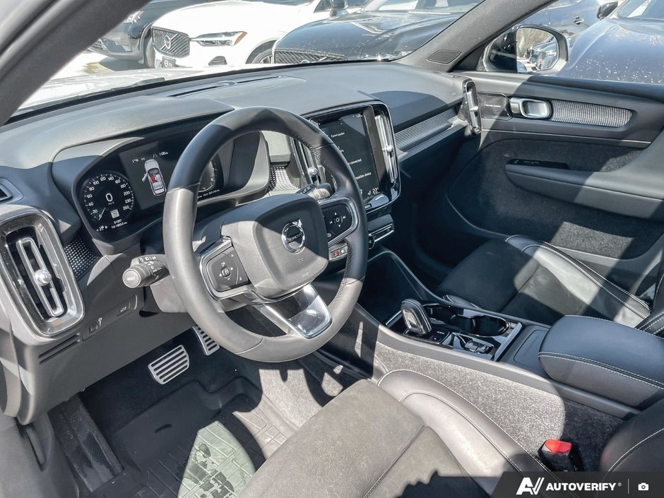 2022 Volvo XC40 R-Design-13