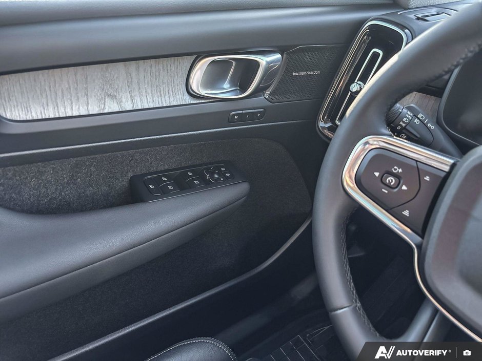 2023 Volvo XC40 Ultimate Bright Theme-16