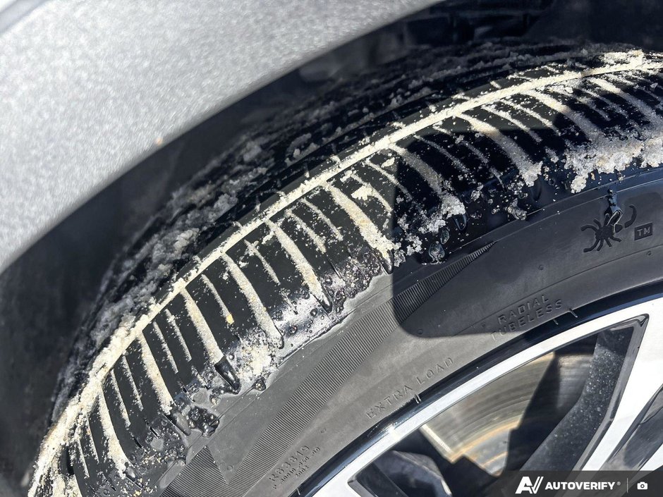 2023 Volvo XC40 Ultimate Bright Theme-9