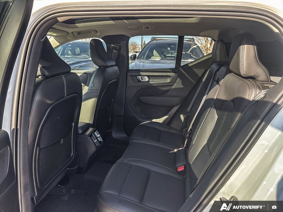 2023 Volvo XC40 Ultimate Bright Theme-22