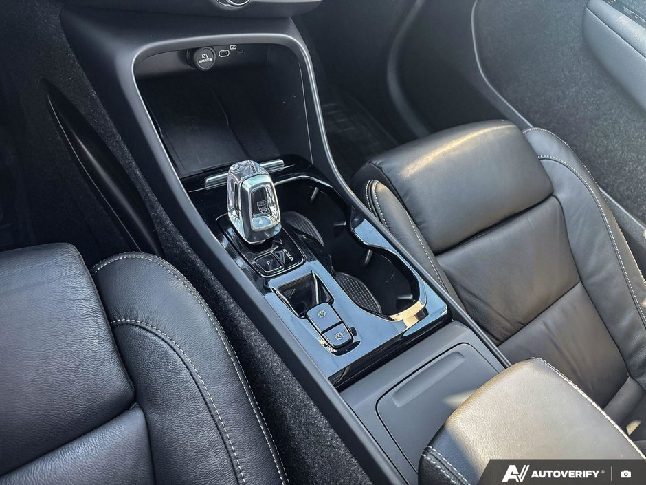 2023 Volvo XC40 Ultimate Bright Theme-17