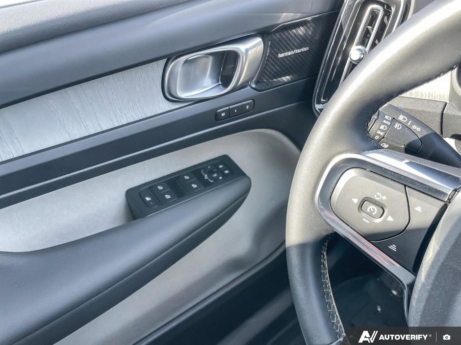 2023 Volvo XC40 Ultimate Bright Theme-17