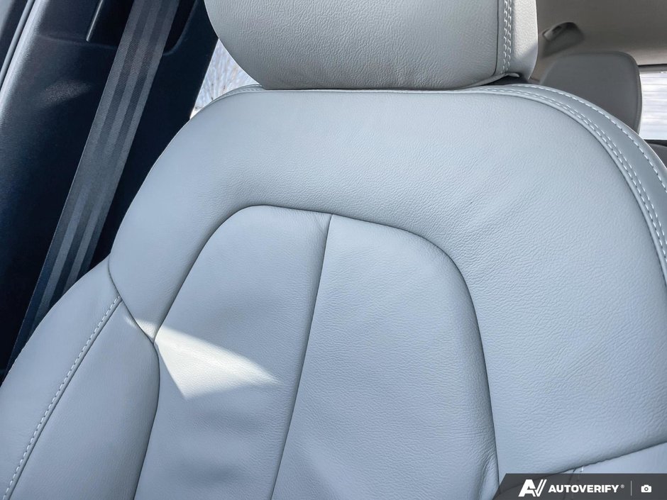 2023 Volvo XC40 Ultimate Bright Theme-19