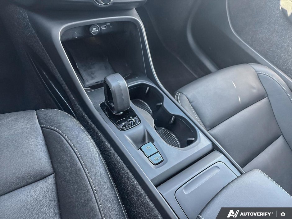 2025 Volvo XC40 Core Bright Theme-17