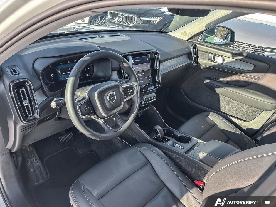 2025 Volvo XC40 Core Bright Theme-12